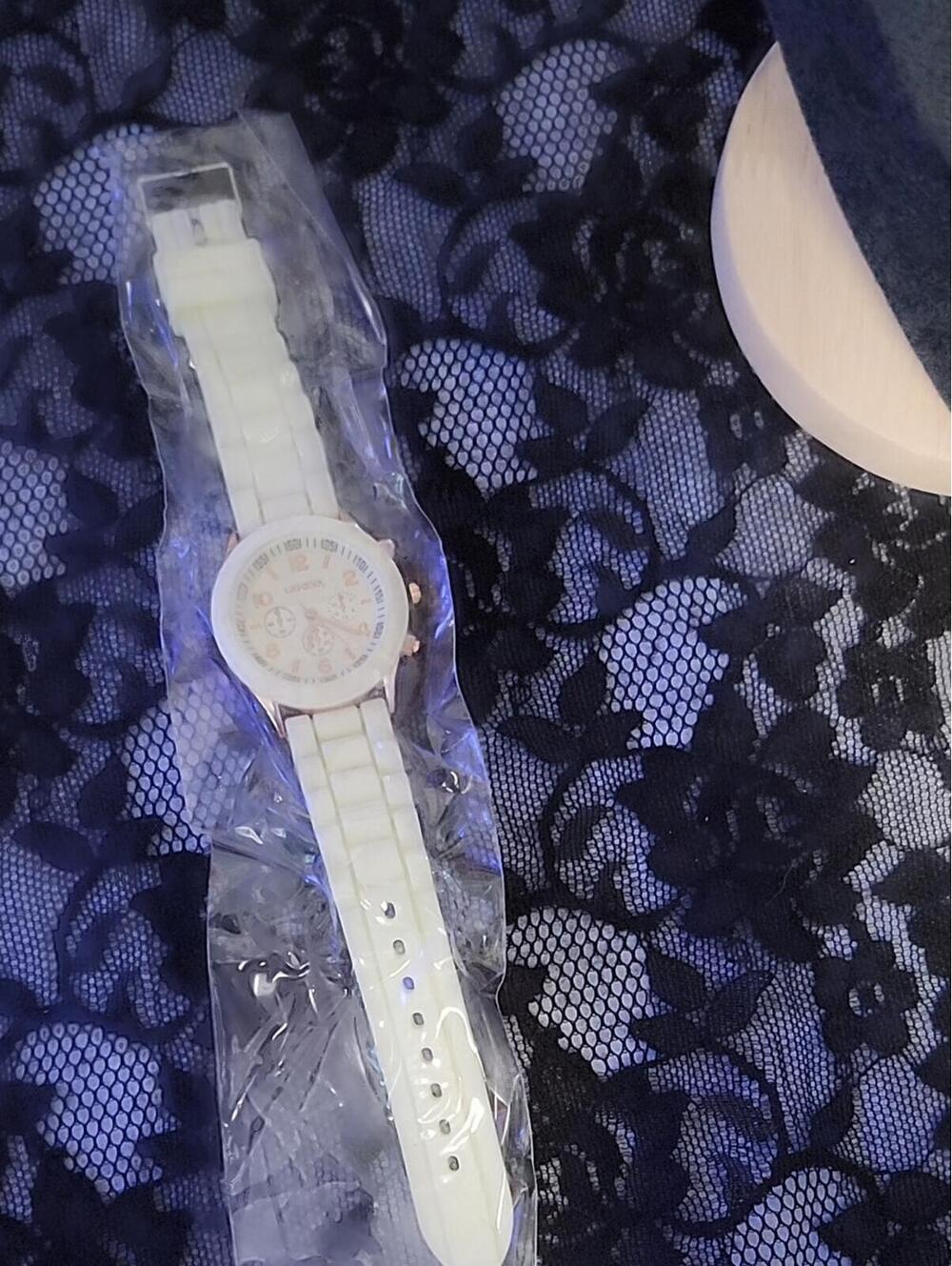 White Silicone Women's Fashion Watch Classic Silicone Strap